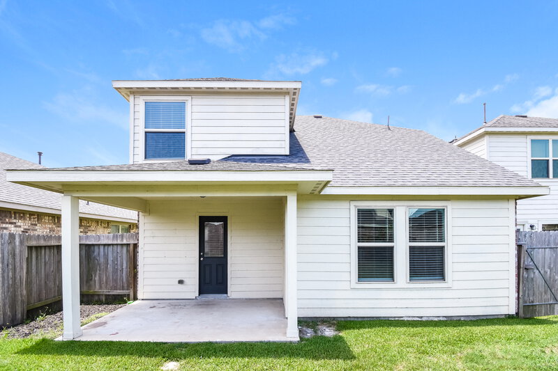 2,075/Mo, 5135 Lagoon Ct Bacliff, TX 77518 Rear View
