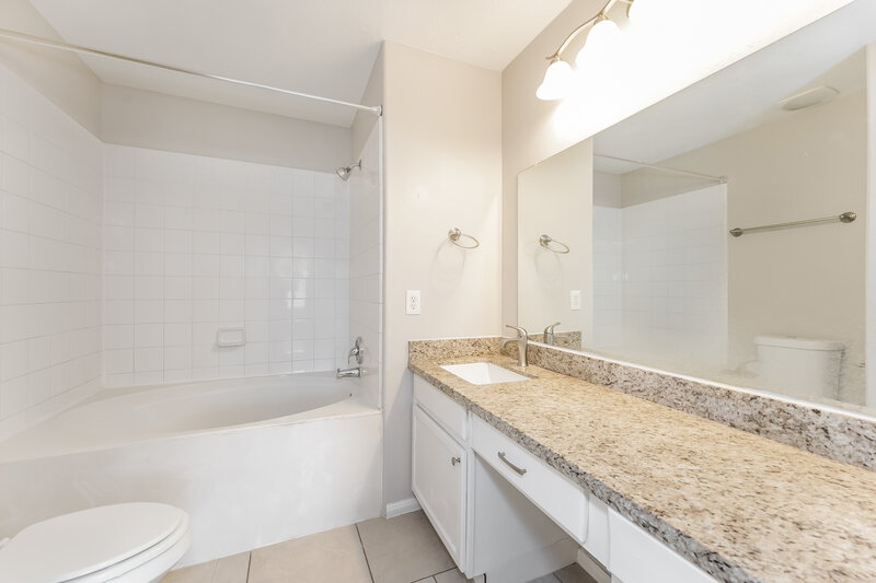 1,965/Mo, 14011 Maximos Dr Houston, TX 77083 Main Bathroom View