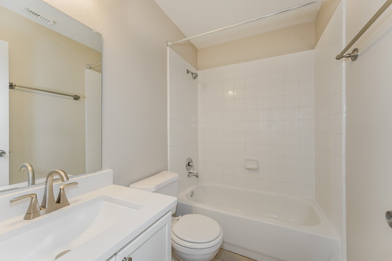 1,965/Mo, 14011 Maximos Dr Houston, TX 77083 Bathroom View