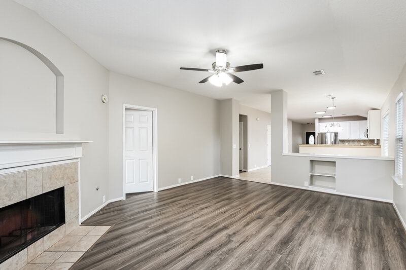 2,425/Mo, 10403 Falling River Dr Houston, TX 77095 Living Room View