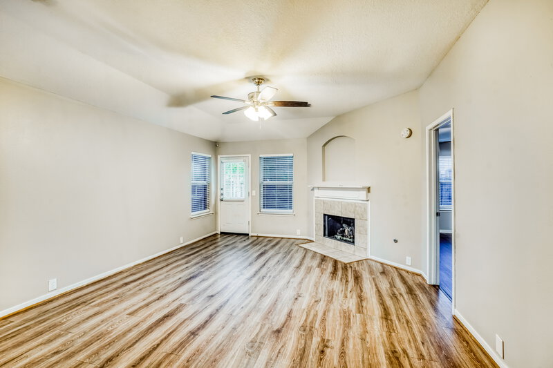2,355/Mo, 10403 Falling River Dr Houston, TX 77095 Living Room View 2