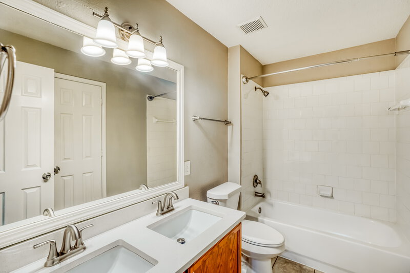2,355/Mo, 10403 Falling River Dr Houston, TX 77095 Bathroom View