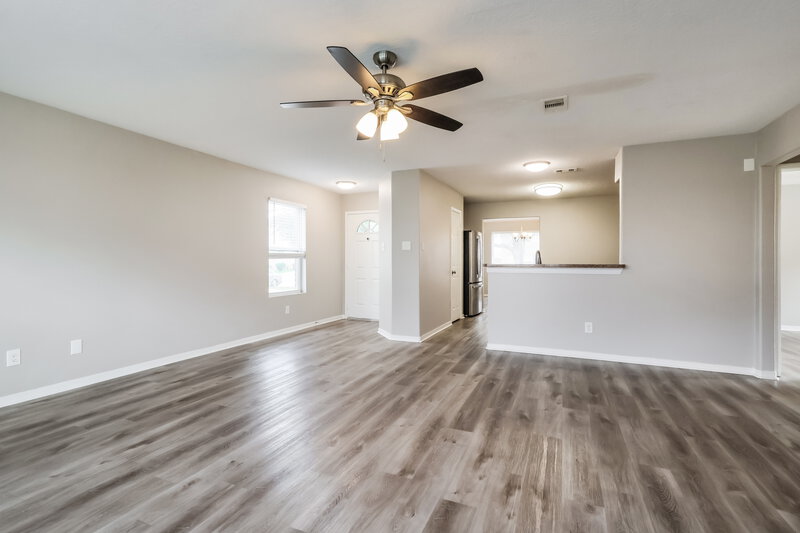 1,860/Mo, 17819 Yellow Birch Trl Humble, TX 77346 Living Room View 2