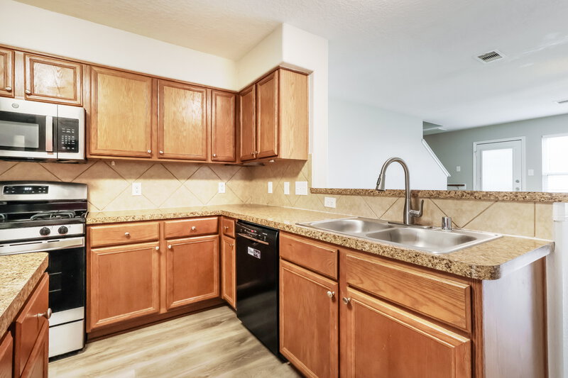 1,860/Mo, 17819 Yellow Birch Trl Humble, TX 77346 Kitchen View