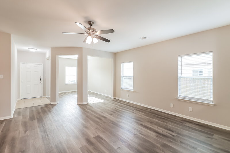 1,660/Mo, 2211 Moss Bluff Ln Rosenberg, TX 77471 Family Room View