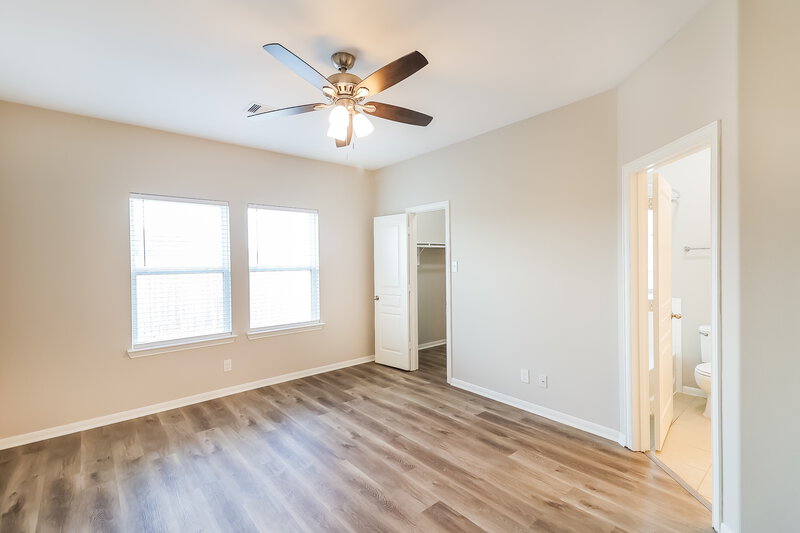 1,660/Mo, 2211 Moss Bluff Ln Rosenberg, TX 77471 Main Bedroom View