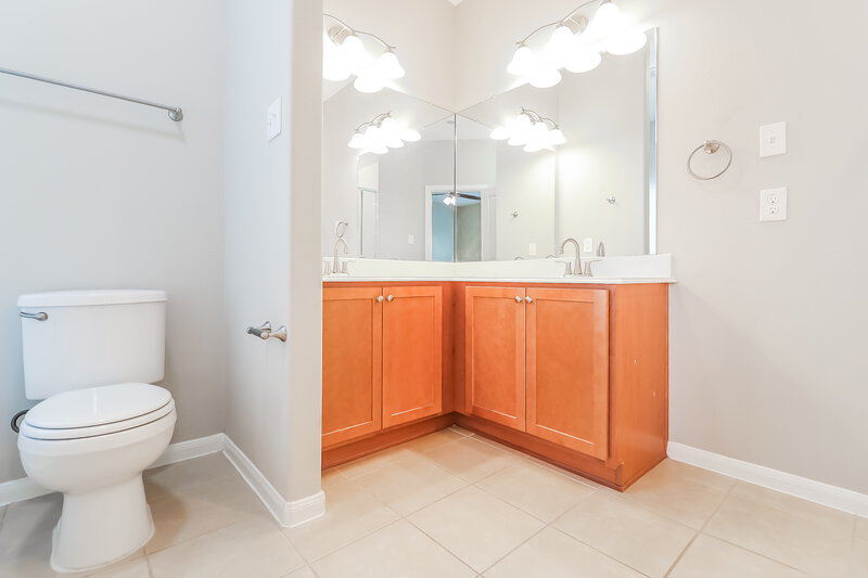 1,660/Mo, 2211 Moss Bluff Ln Rosenberg, TX 77471 Main Bathroom View