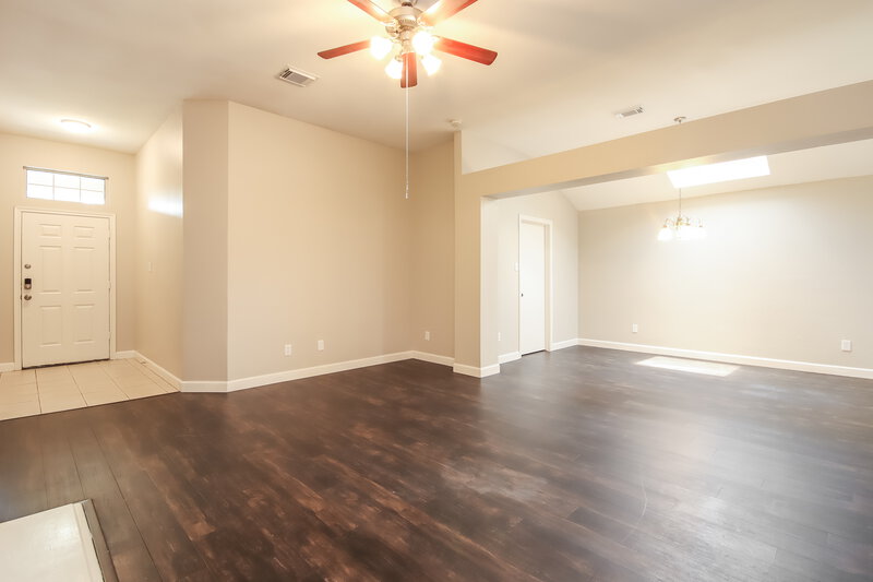 2,370/Mo, 1921 Cameo Ct League City, TX 77573 Living Room View 2