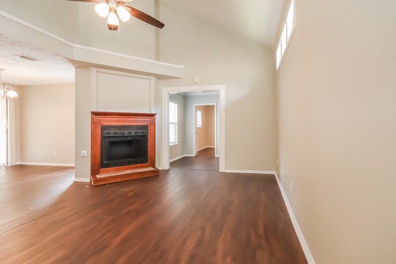 2,015/Mo, 9411 Spindlewood Dr Houston, TX 77083 Living Room View 2