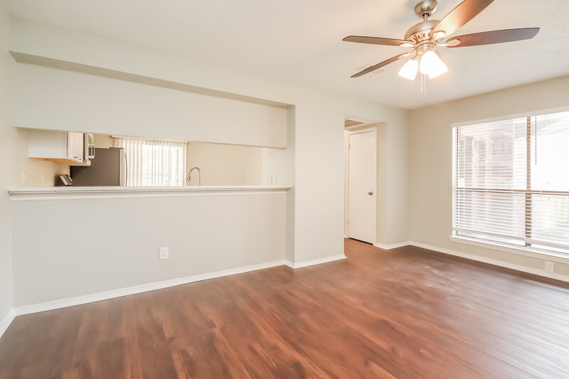 2,015/Mo, 9411 Spindlewood Dr Houston, TX 77083 Living Room View 3
