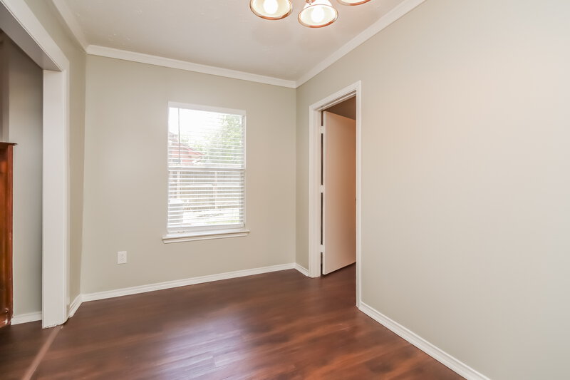 2,015/Mo, 9411 Spindlewood Dr Houston, TX 77083 Dining Room View