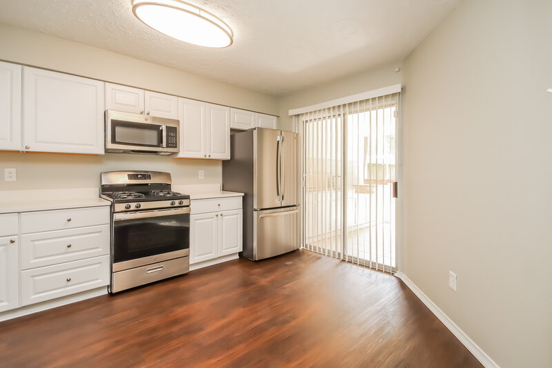 2,015/Mo, 9411 Spindlewood Dr Houston, TX 77083 Kitchen View 2