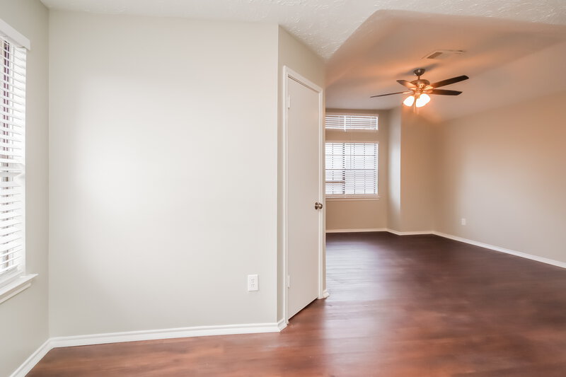 2,015/Mo, 9411 Spindlewood Dr Houston, TX 77083 Main Bedroom View