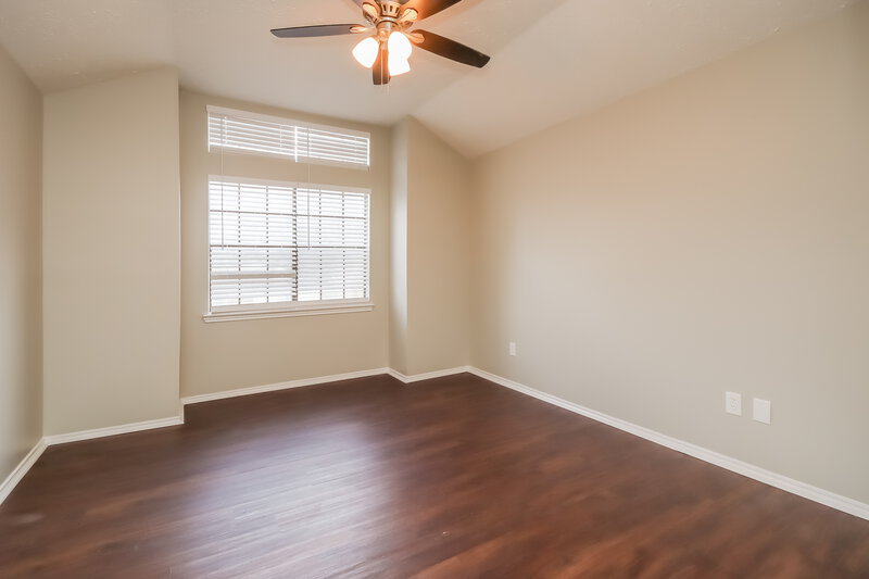 2,015/Mo, 9411 Spindlewood Dr Houston, TX 77083 Main Bedroom View 2