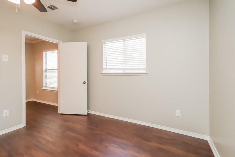 2,015/Mo, 9411 Spindlewood Dr Houston, TX 77083 Bedroom View