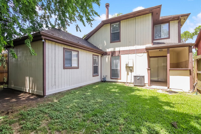 2,015/Mo, 9411 Spindlewood Dr Houston, TX 77083 Rear View