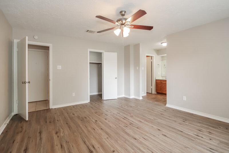 1,560/Mo, 9695 Twin Shores Dr Willis, TX 77318 Main Bedroom View 2