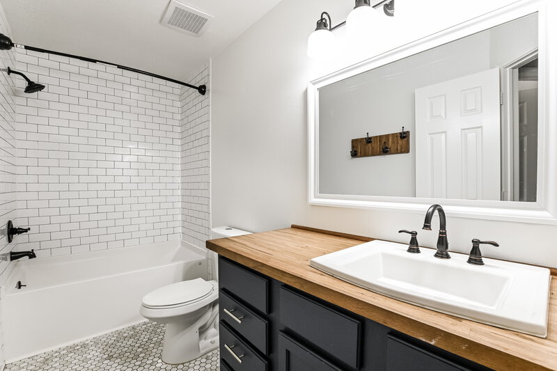2,890/Mo, 4530 Allegro Dr Seabrook, TX 77586 Bathroom View