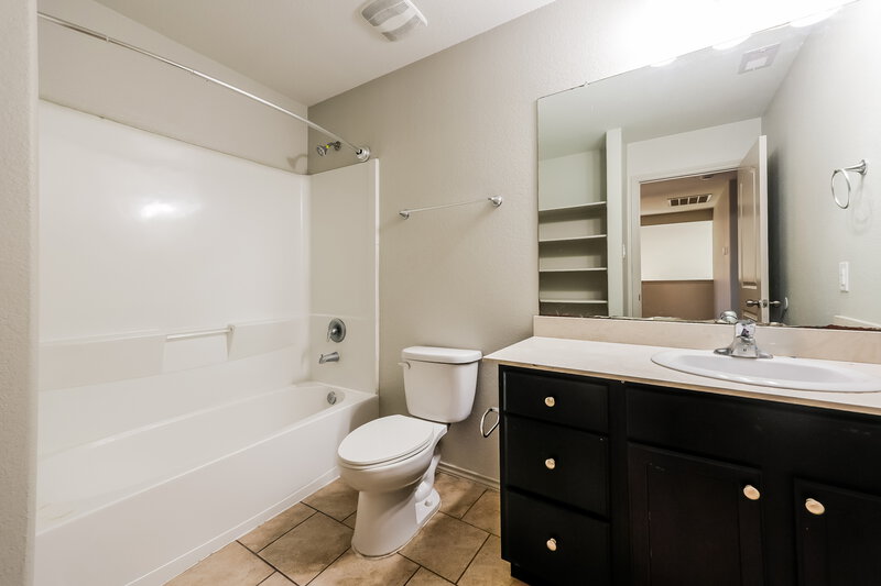 2,315/Mo, 2602 Ski Lodge Dr Spring, TX 77373 Bathroom View