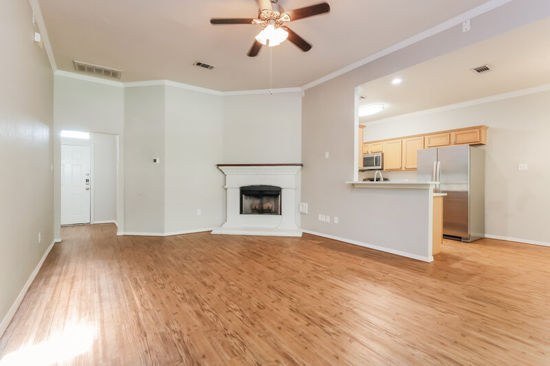 1,850/Mo, 288 Mesa Vw Montgomery, TX 77316 Living Room View 2