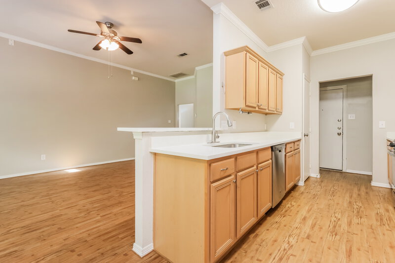 1,850/Mo, 288 Mesa Vw Montgomery, TX 77316 Kitchen View 2