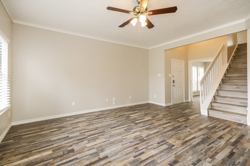 2,285/Mo, 15802 Saint Lawrence Cir Friendswood, TX 77546 Living Room View 4