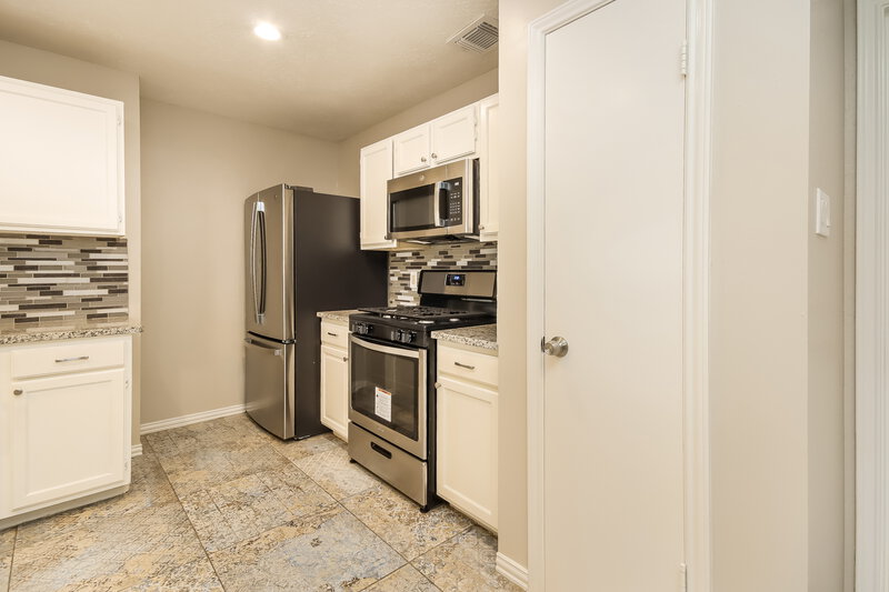 2,285/Mo, 15802 Saint Lawrence Cir Friendswood, TX 77546 Kitchen View