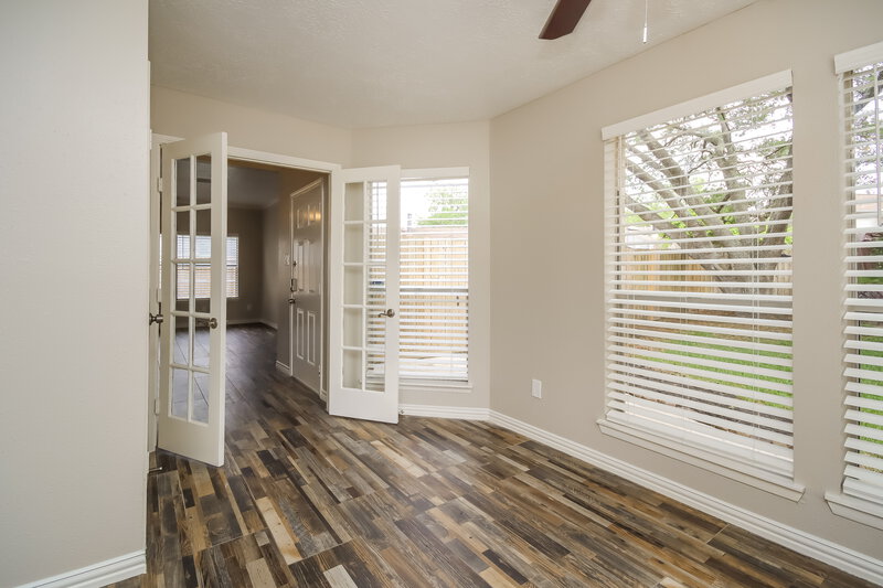 2,285/Mo, 15802 Saint Lawrence Cir Friendswood, TX 77546 Den View