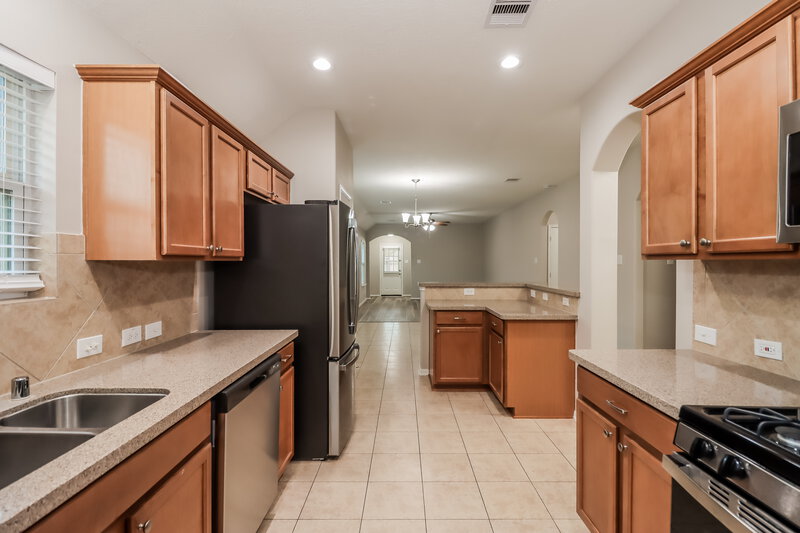 2,135/Mo, 911 Blair Field Ln Fresno, TX 77545 Kitchen View 2