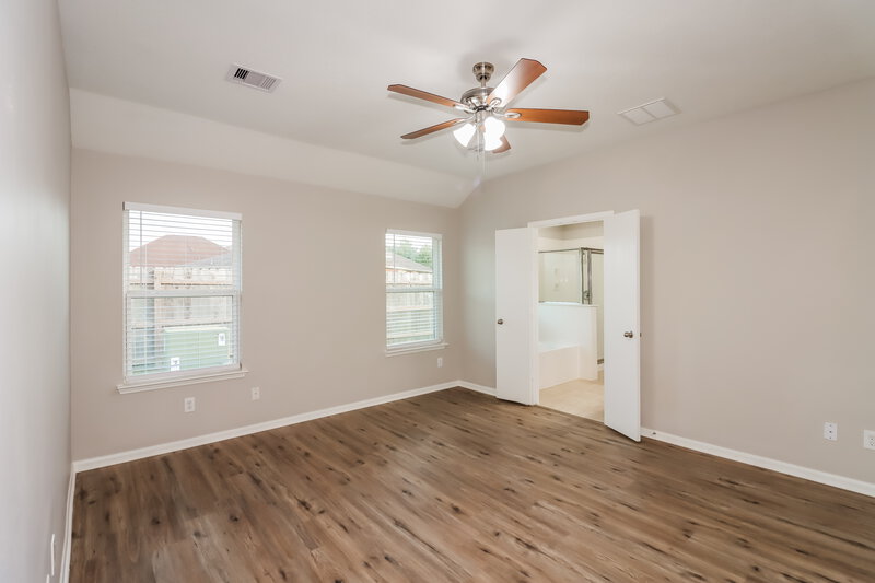 2,135/Mo, 911 Blair Field Ln Fresno, TX 77545 Main Bedroom View