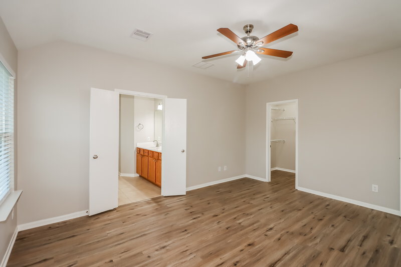 2,135/Mo, 911 Blair Field Ln Fresno, TX 77545 Main Bedroom View 2