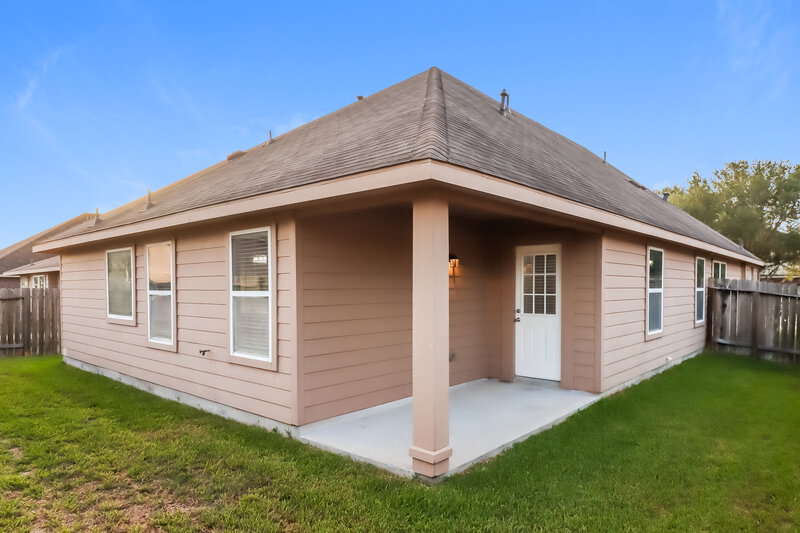 2,135/Mo, 911 Blair Field Ln Fresno, TX 77545 Rear View