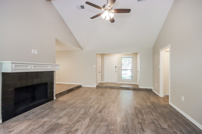 1,785/Mo, 16210 S Helm Ct Crosby, TX 77532 Living Room View 2