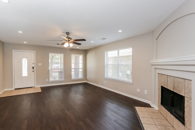 2,335/Mo, 16114 Callan Ln Houston, TX 77049 Living Room View 3