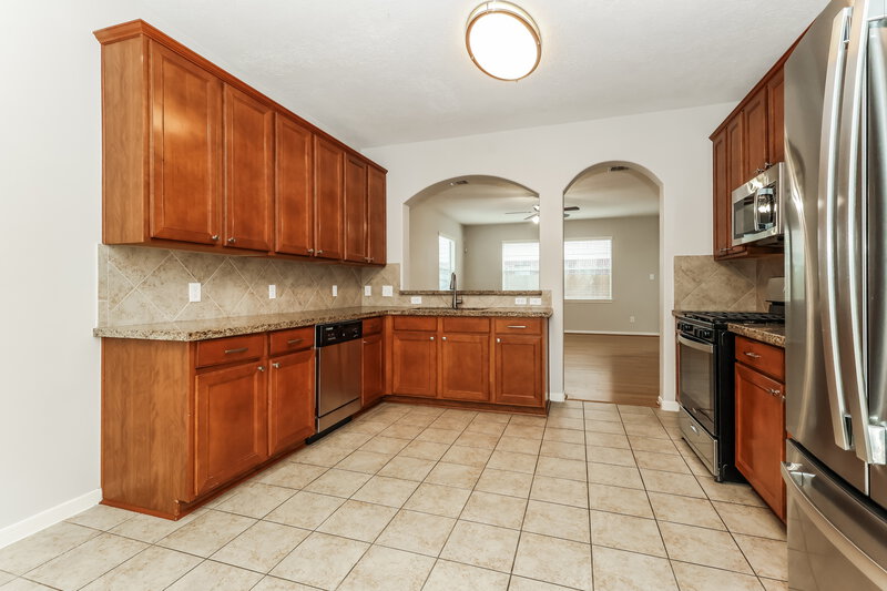 2,190/Mo, 12011 Summer Range Dr Humble, TX 77346 Kitchen View 2