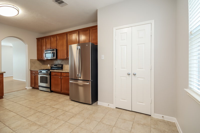 2,985/Mo, 12011 Summer Range Dr Humble, TX 77346 Kitchen View 3