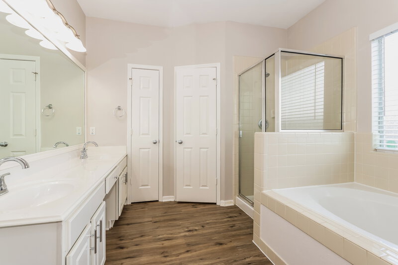 2,190/Mo, 12011 Summer Range Dr Humble, TX 77346 Main Bathroom View