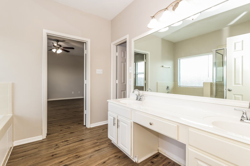 2,190/Mo, 12011 Summer Range Dr Humble, TX 77346 Main Bathroom View 2