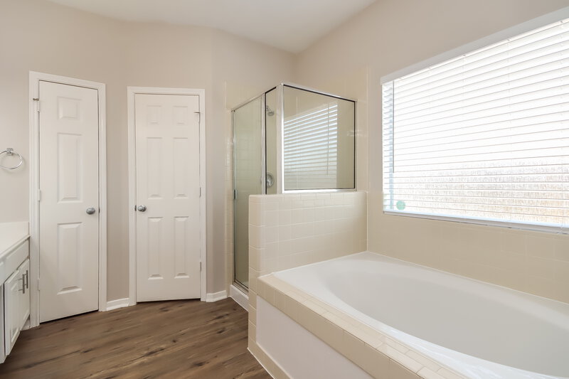 2,985/Mo, 12011 Summer Range Dr Humble, TX 77346 Main Bathroom View 2