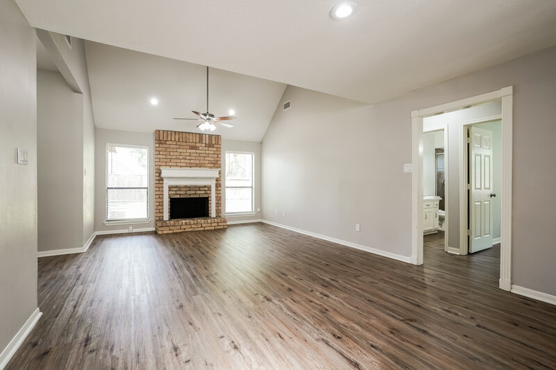 2,240/Mo, 24714 Gilbough Dr Tomball, TX 77375 Living Room View 2