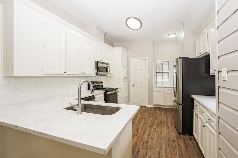 2,240/Mo, 24714 Gilbough Dr Tomball, TX 77375 Kitchen View 2
