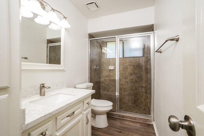 2,240/Mo, 24714 Gilbough Dr Tomball, TX 77375 Bathroom View