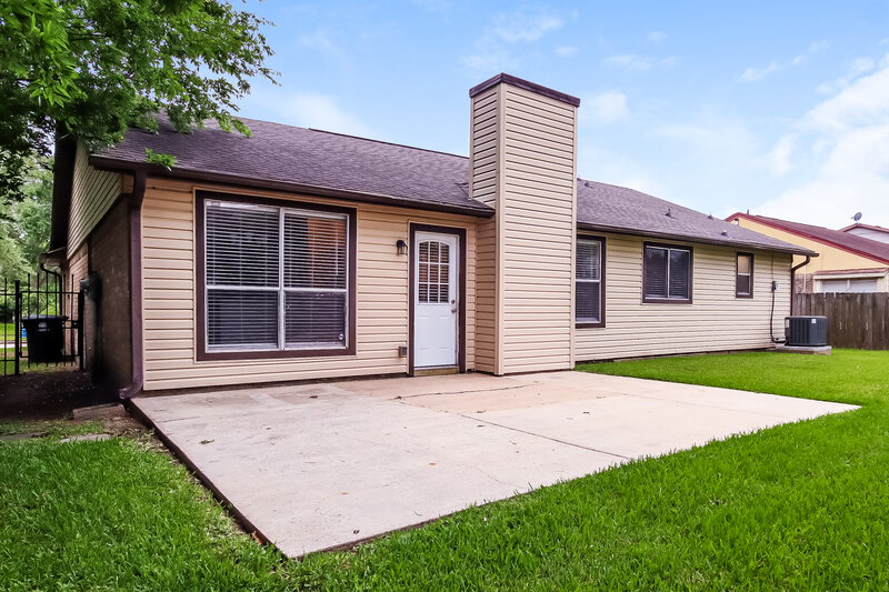 2,105/Mo, 7322 Maczali Dr Missouri City, TX 77489 Rear View