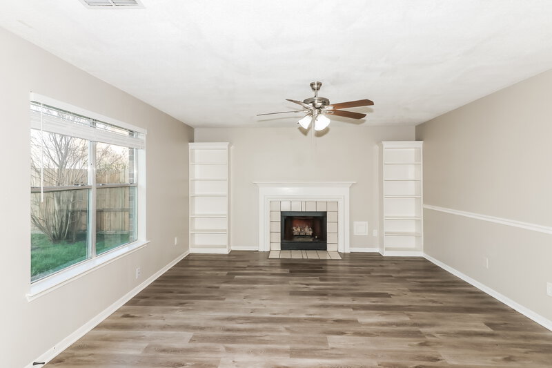 2,235/Mo, 18162 Holly Green Dr Houston, TX 77084 Living Room View 2