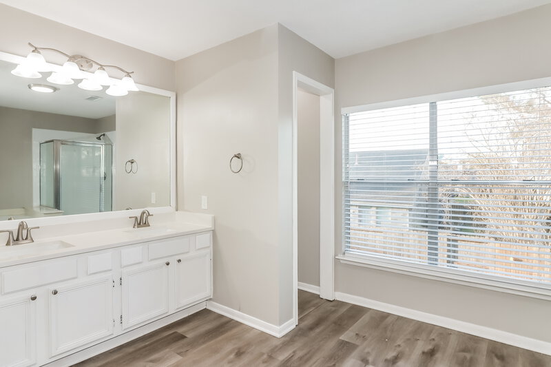 2,235/Mo, 18162 Holly Green Dr Houston, TX 77084 Main Bathroom View