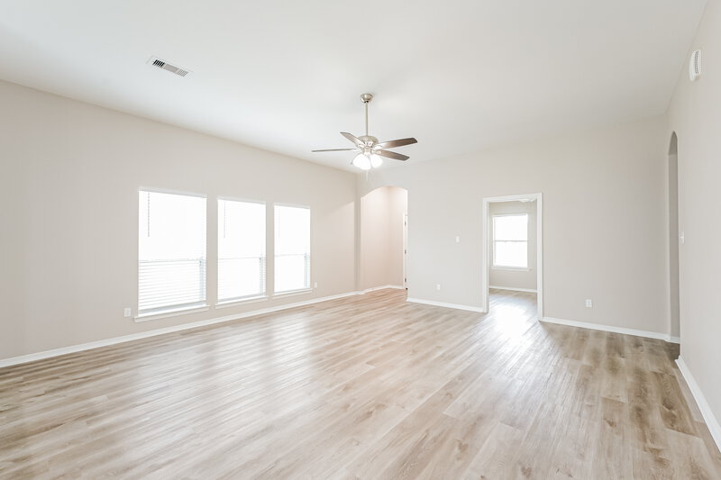2,065/Mo, 1099 Shadow Glenn Dr Conroe, TX 77301 Living Room View