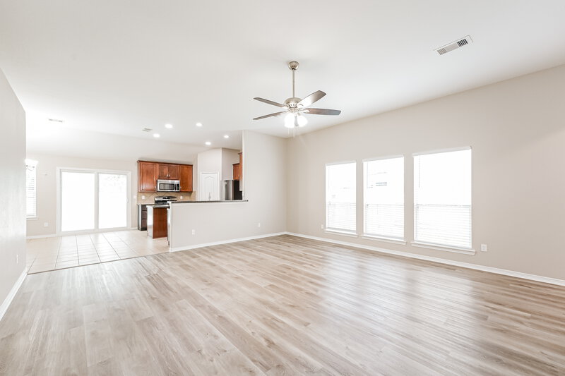 2,065/Mo, 1099 Shadow Glenn Dr Conroe, TX 77301 Living Room View 2