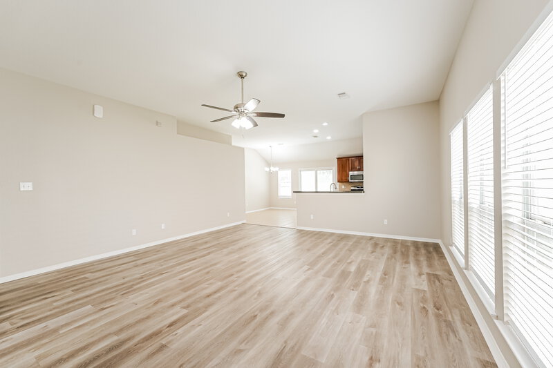 2,065/Mo, 1099 Shadow Glenn Dr Conroe, TX 77301 Living Room View 3