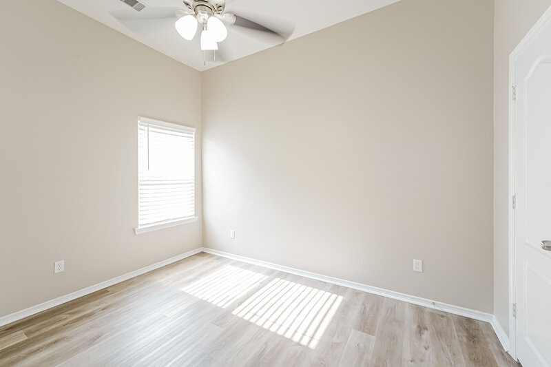 2,065/Mo, 1099 Shadow Glenn Dr Conroe, TX 77301 Bedroom View 4