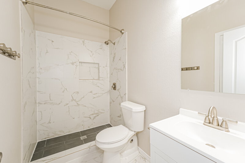 2,065/Mo, 1099 Shadow Glenn Dr Conroe, TX 77301 Bathroom View